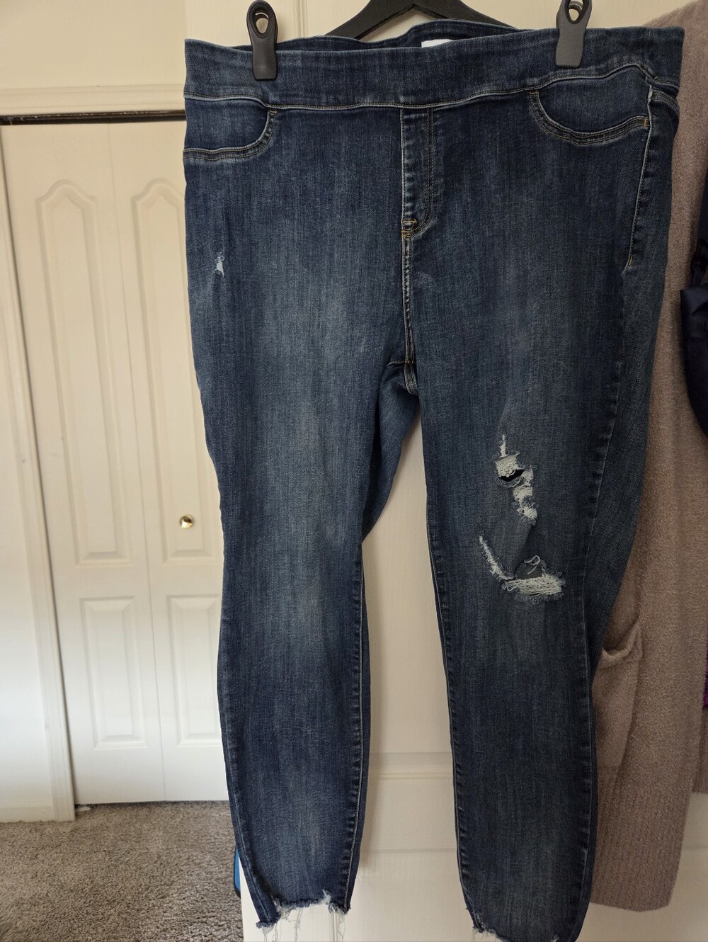 Lane Bryant Dark Blue Distressed Pull-On Women's Jeans